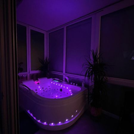 Luxrooms - Hotel Type With Private Jacuzzi Bjelovar Exteriör bild