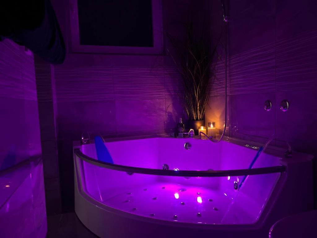 Luxrooms - Hotel Type With Private Jacuzzi Bjelovar Exteriör bild
