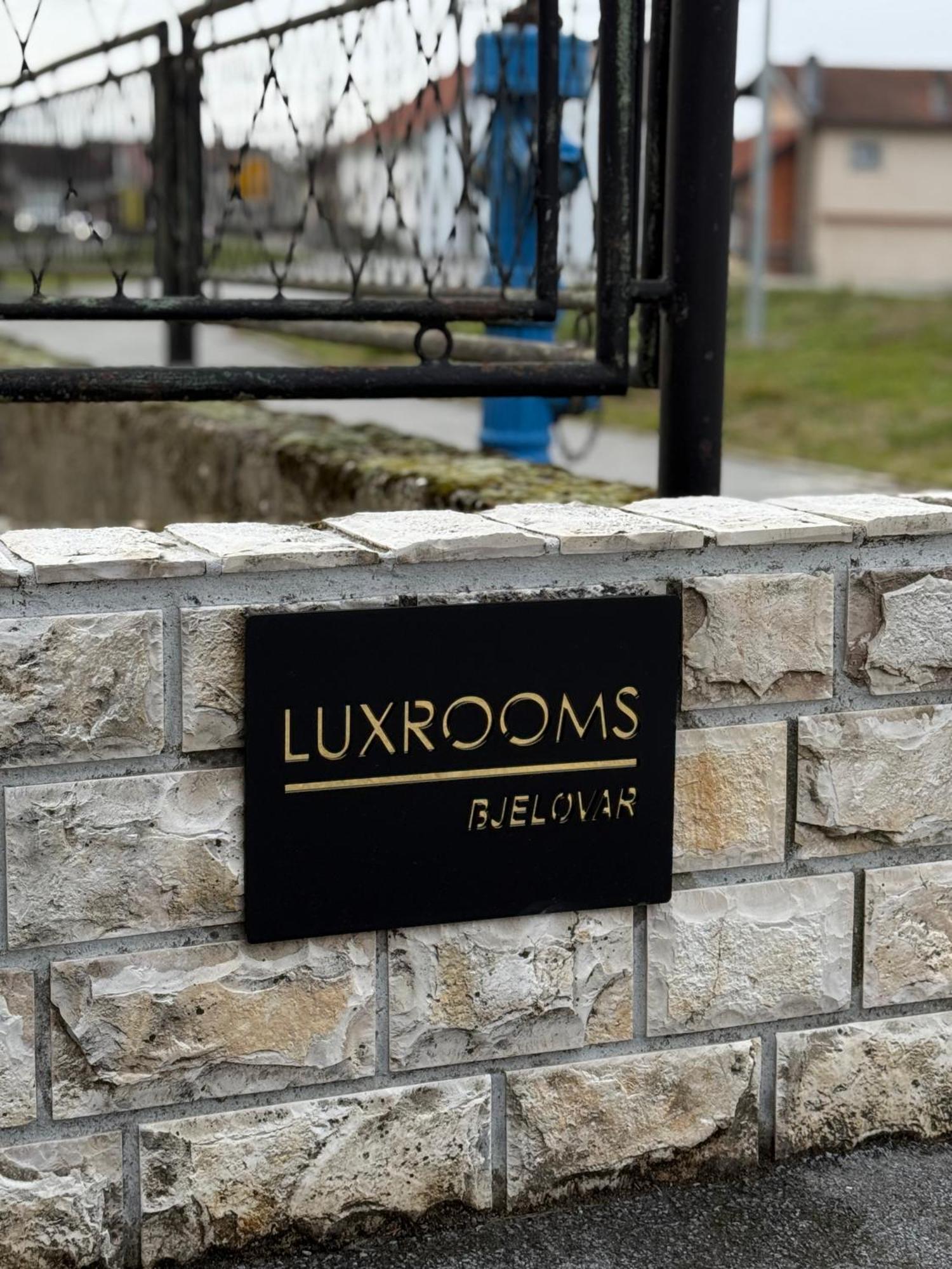 Luxrooms - Hotel Type With Private Jacuzzi Bjelovar Exteriör bild