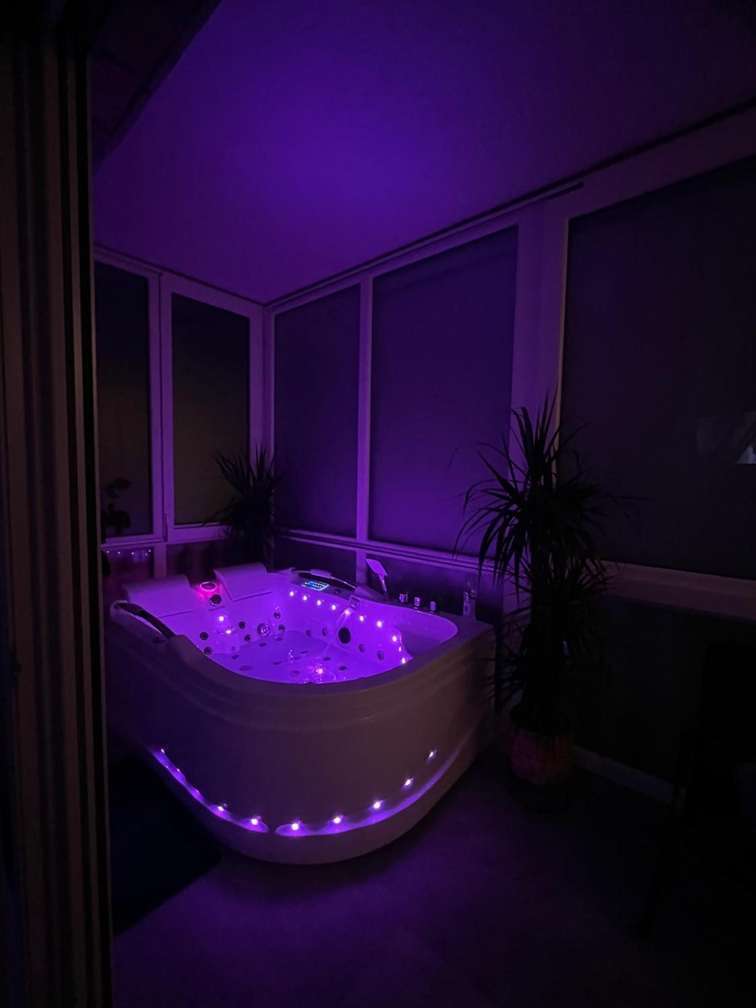 Luxrooms - Hotel Type With Private Jacuzzi Bjelovar Exteriör bild