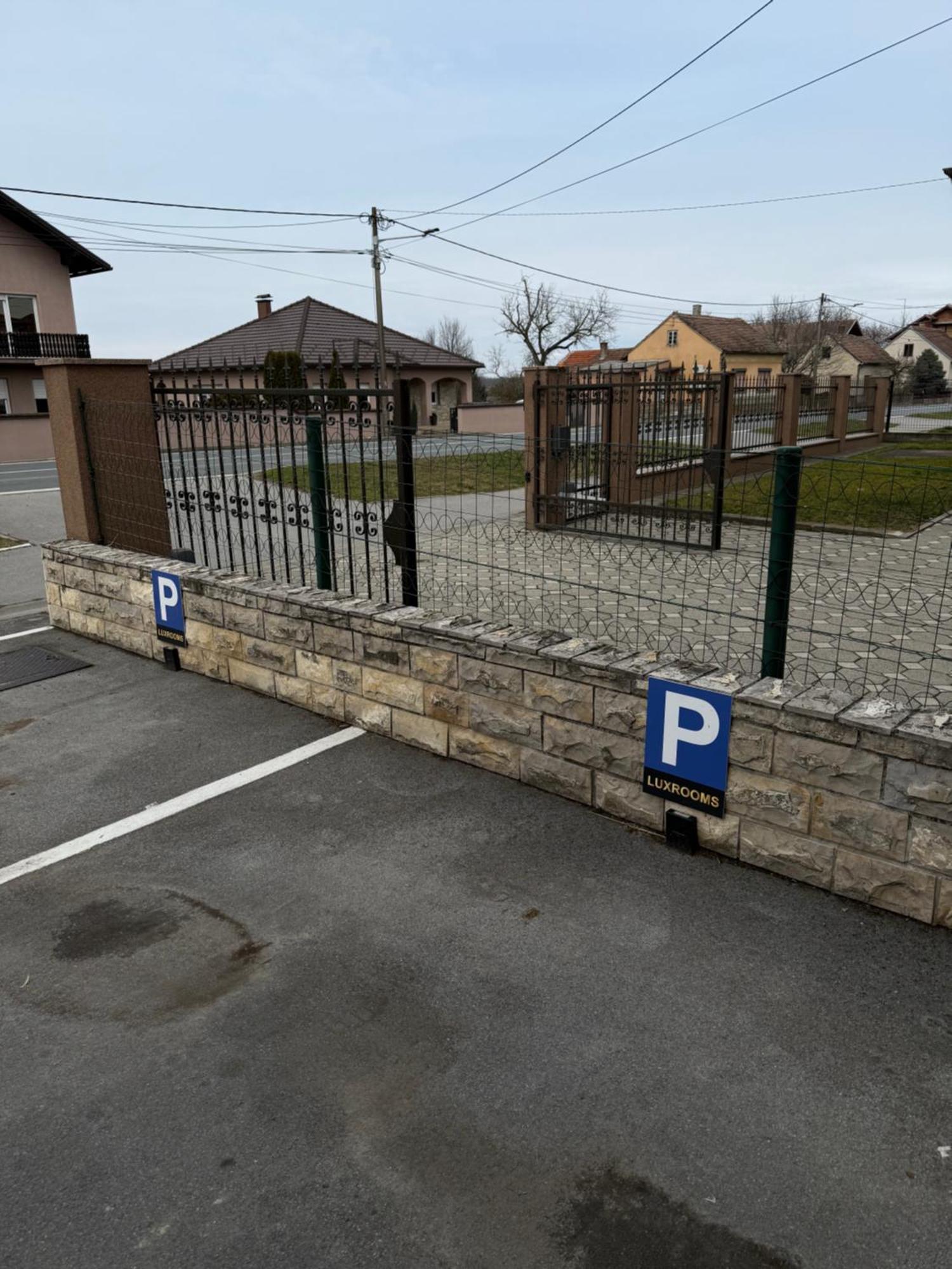 Luxrooms - Hotel Type With Private Jacuzzi Bjelovar Exteriör bild