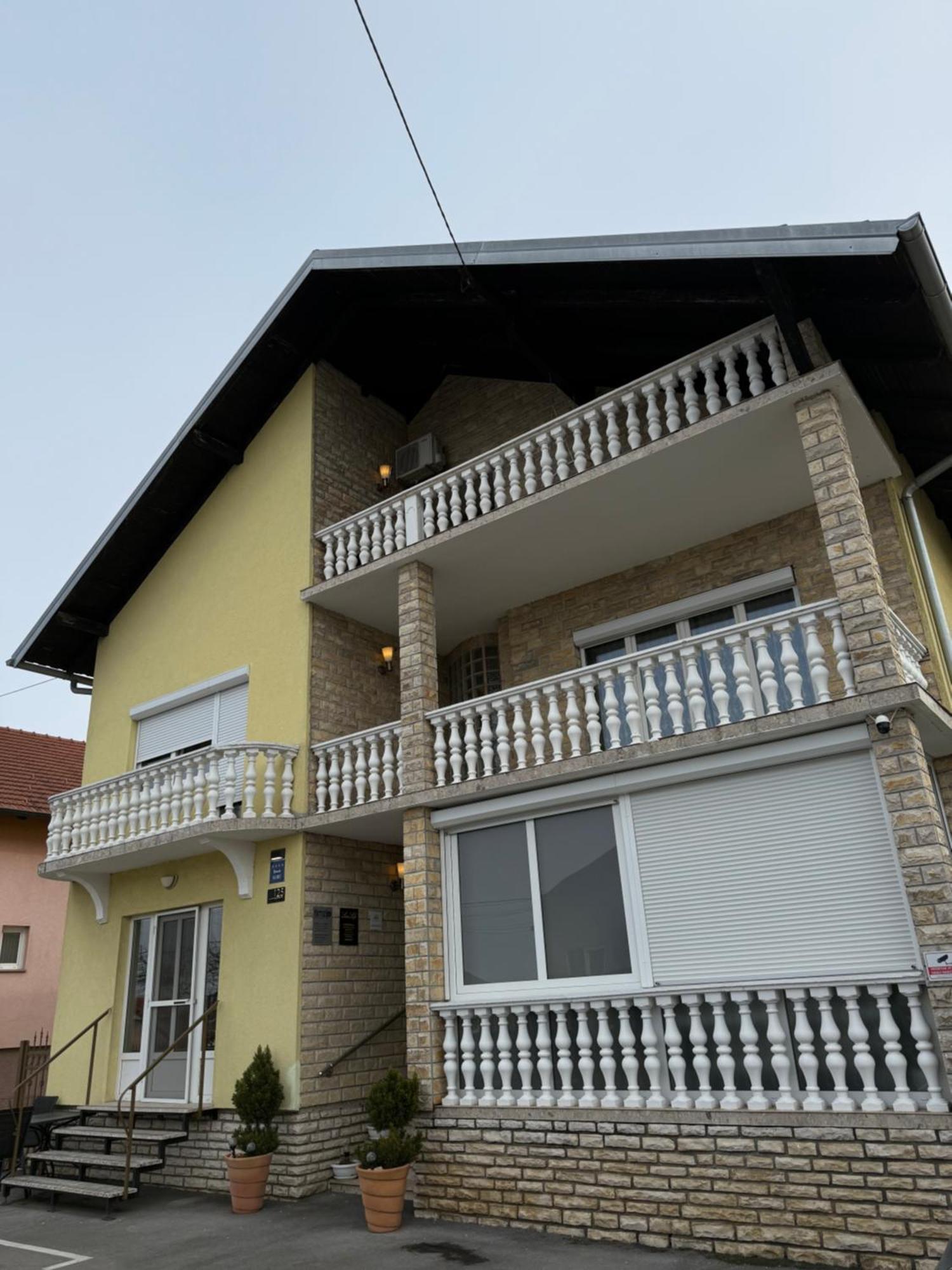 Luxrooms - Hotel Type With Private Jacuzzi Bjelovar Exteriör bild