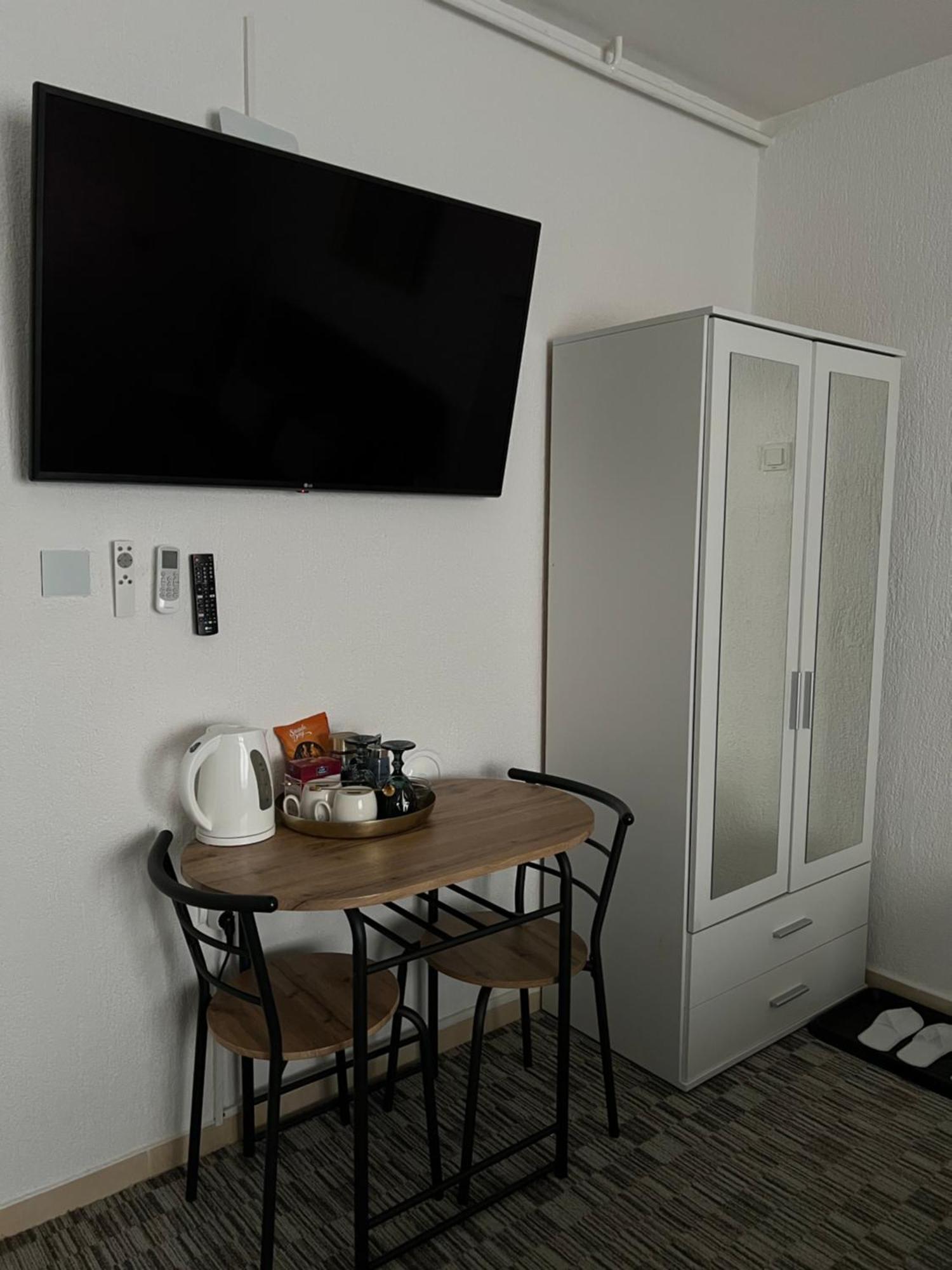 Luxrooms - Hotel Type With Private Jacuzzi Bjelovar Exteriör bild