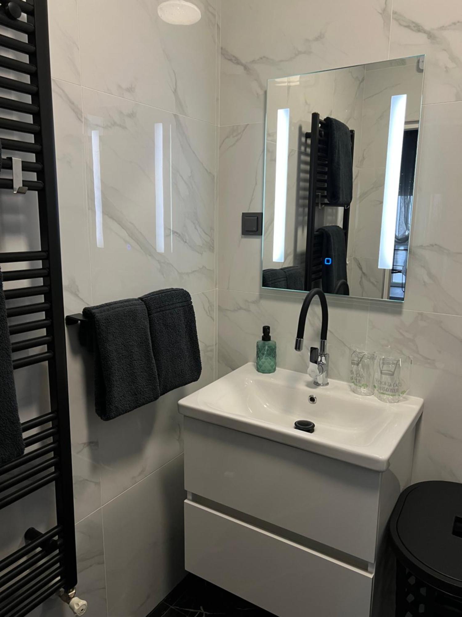 Luxrooms - Hotel Type With Private Jacuzzi Bjelovar Exteriör bild