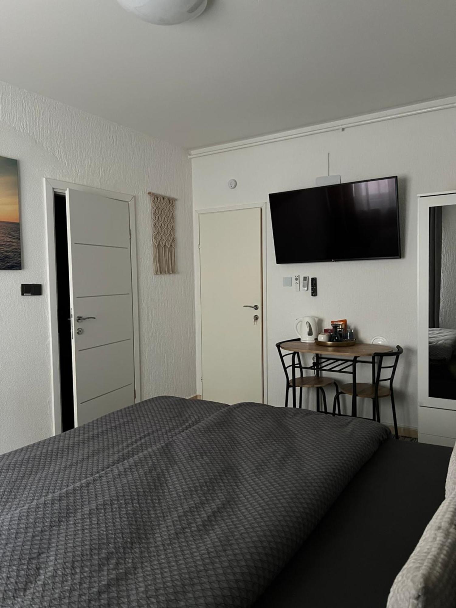 Luxrooms - Hotel Type With Private Jacuzzi Bjelovar Exteriör bild