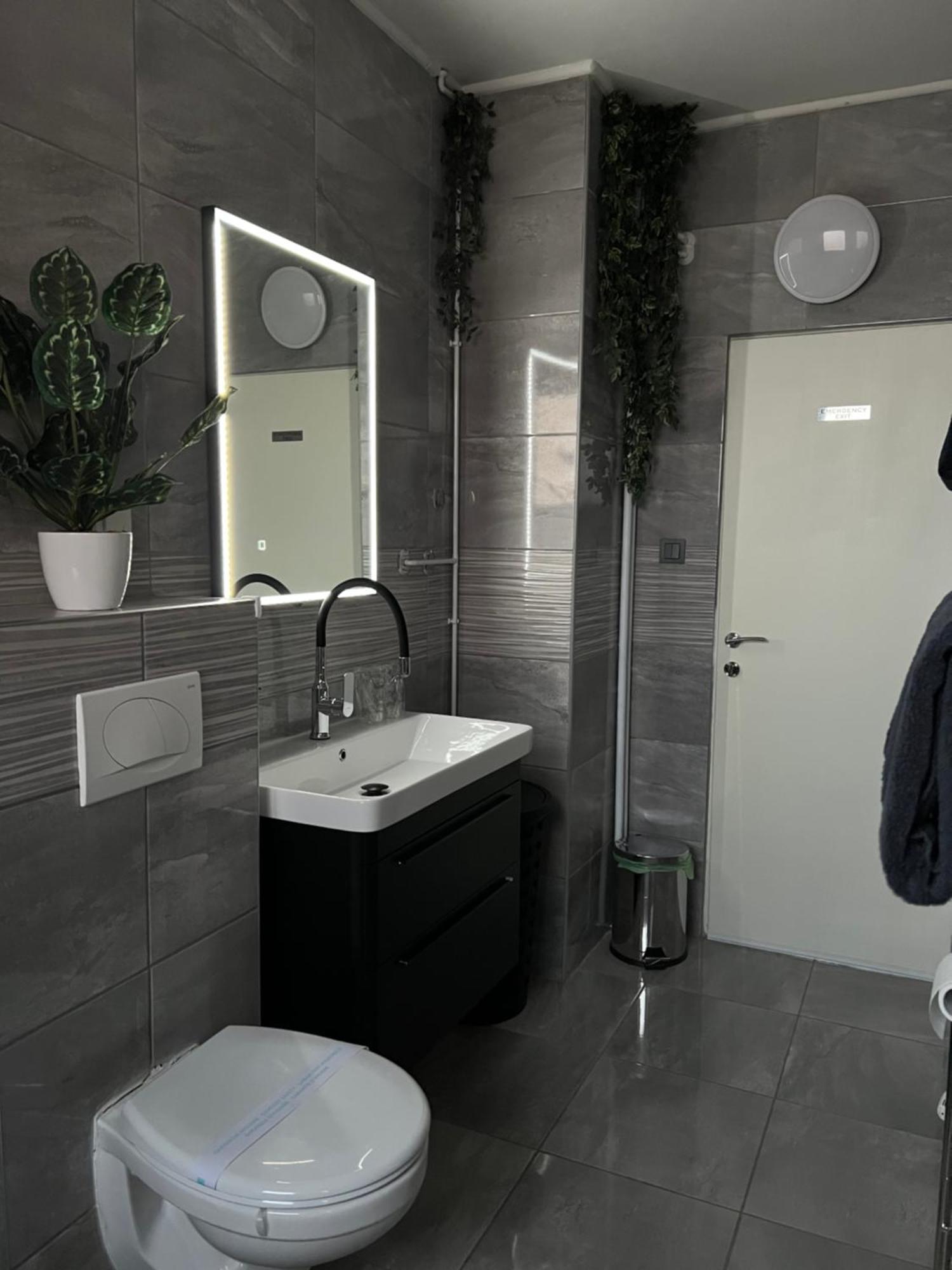 Luxrooms - Hotel Type With Private Jacuzzi Bjelovar Exteriör bild